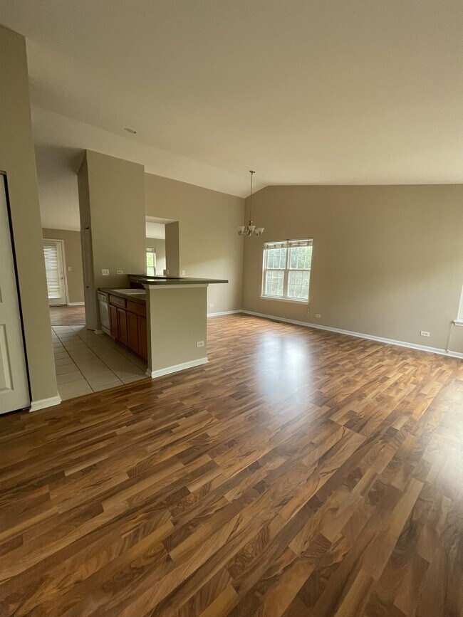 1242 Brookdale Dr 1242 Brookdale Dr Carpentersville IL 60110