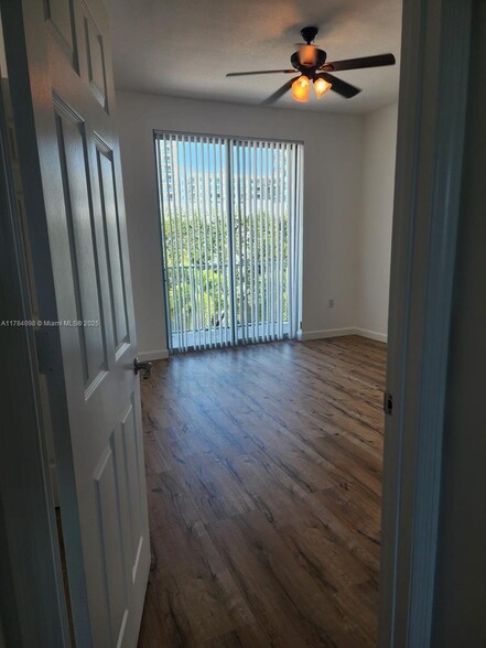 Building Photo - 2138 Van Buren St