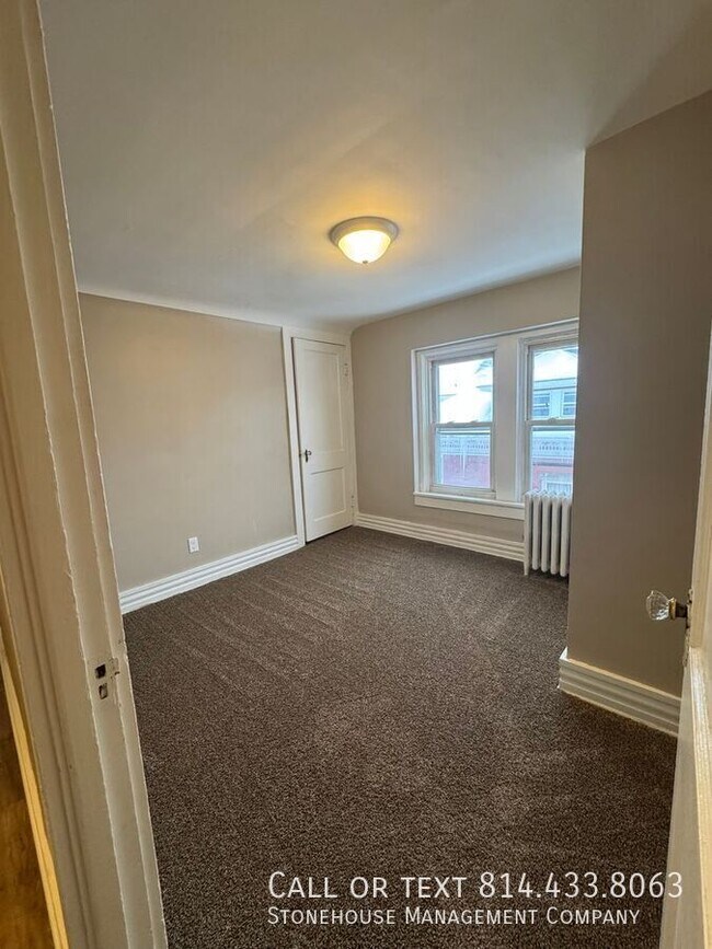 Building Photo - 422 West 10-5