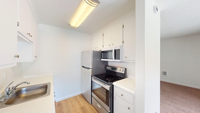 Building Photo - 541 Alameda del Prado