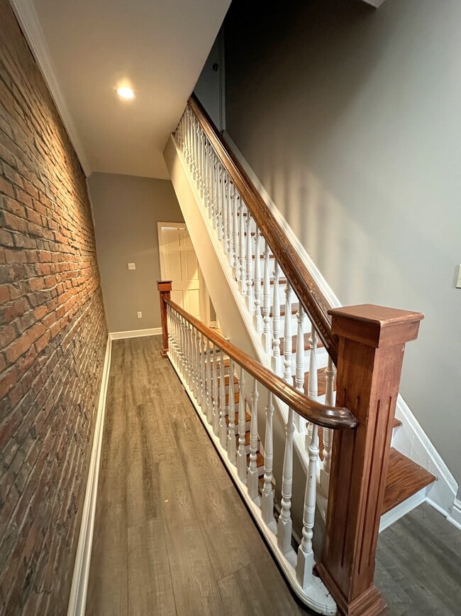 Building Photo - 2221 Jane St