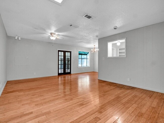 Building Photo - 7011 Whispering Oaks Dr