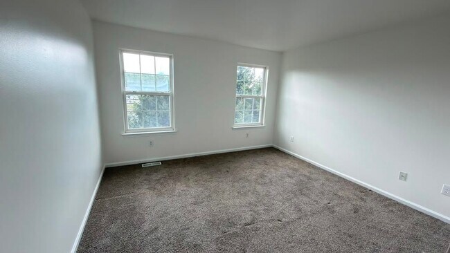 Building Photo - 1071 King Way