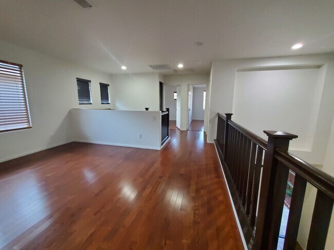 Building Photo - Wonderful 3 Bedroom 2.5 Bath Home in the h...