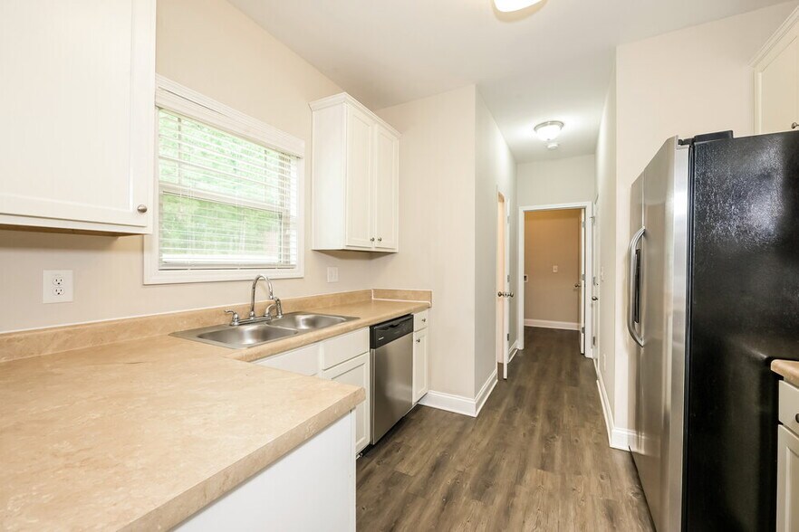 Building Photo - 592 Joneus Dr
