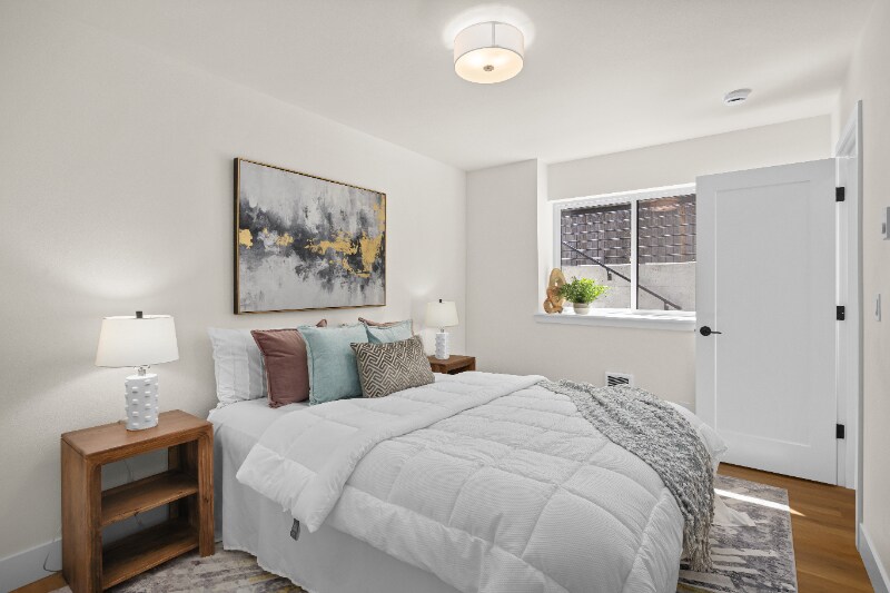 Building Photo - 2349 NE 127th St