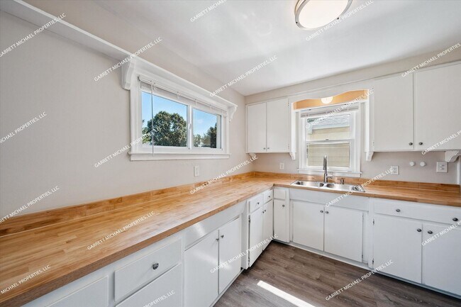 Building Photo - Charming 2-Bedroom Ranch in Taylor for Rent!