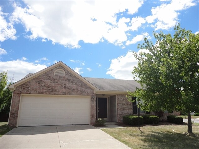 Primary Photo - 1903 E Maple Park Dr