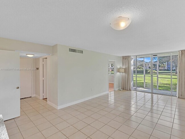 Building Photo - 9451 Evergreen Pl