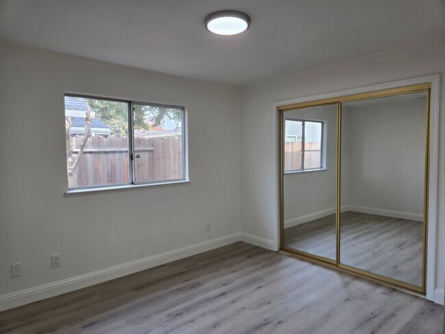 Building Photo - 3884 Paula Ct