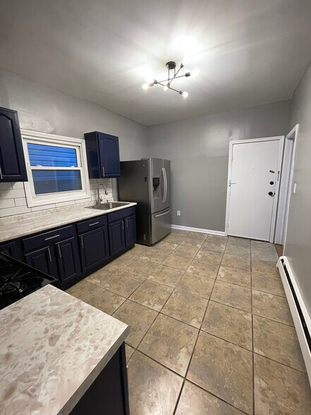 Kitchen - 384 Badger Ave