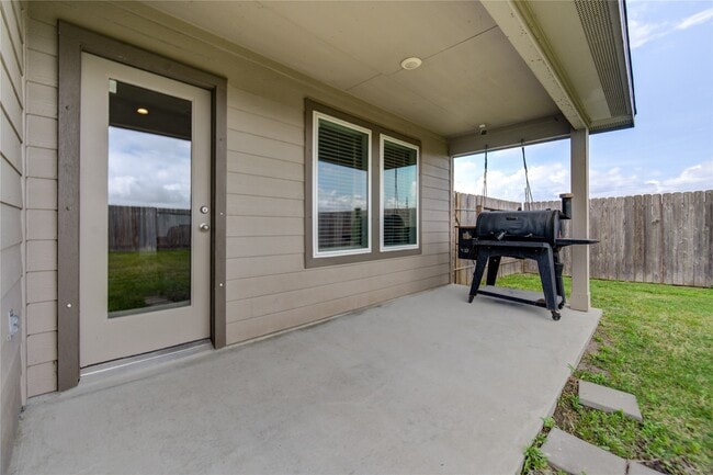 Building Photo - 403 Rain Water Ln