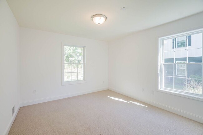 Building Photo - 70 Arcadia Ct