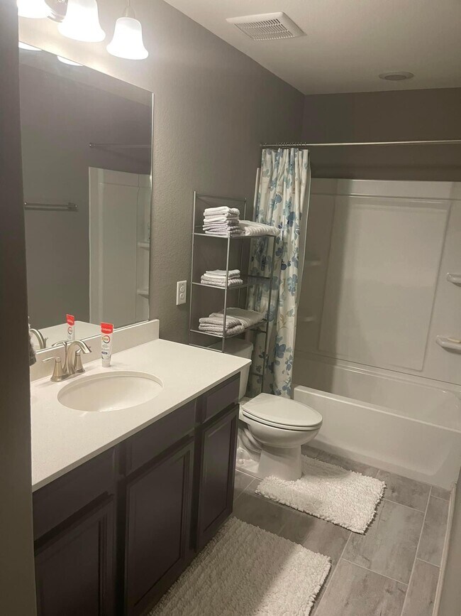 Building Photo - 1917 Barrel Oak Dr