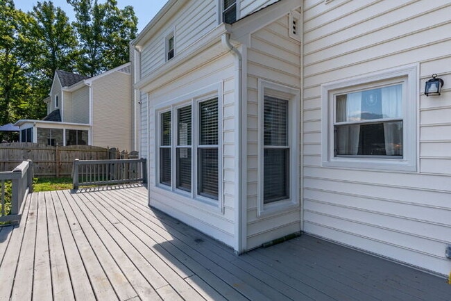 Building Photo - Beautifully Updated Single-Family Home in ...