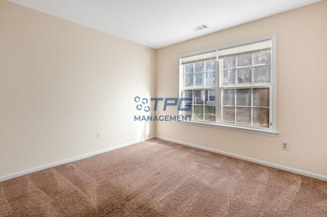 Building Photo - 414 Waterford Dr