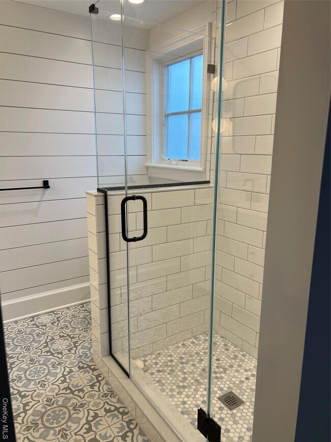 Building Photo - 237 6th St