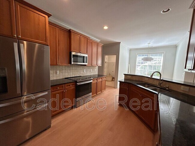 Building Photo - 814 Lambrook Dr