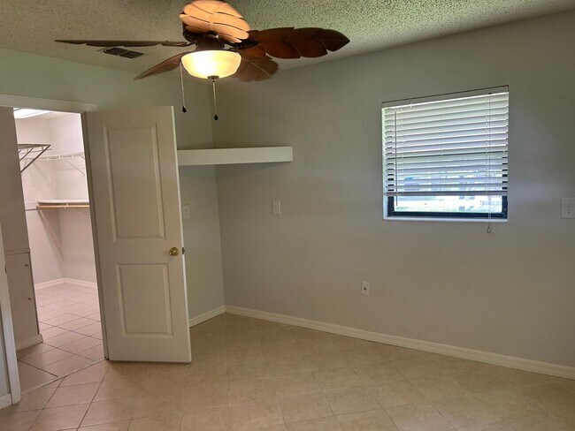 Building Photo - DIRECT GULF ACCESS 2/2 FOR RENT