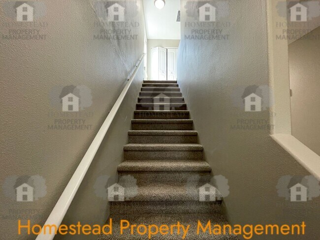Building Photo - 1410-1412 Marigold Dr