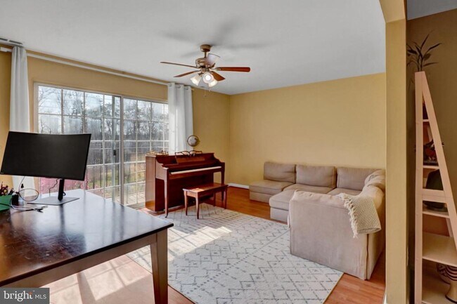 Building Photo - 6389 Fenestra Ct