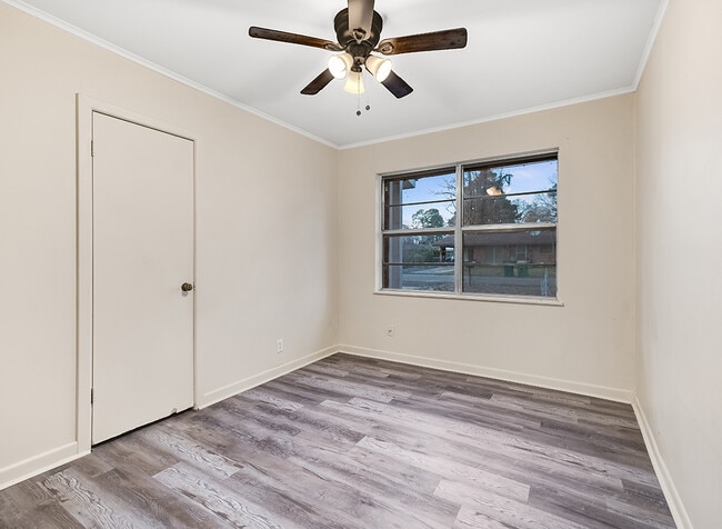 Building Photo - 3007 Hollywood St