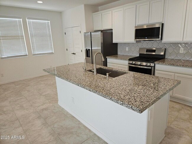 Building Photo - 14224 W Hackamore Dr