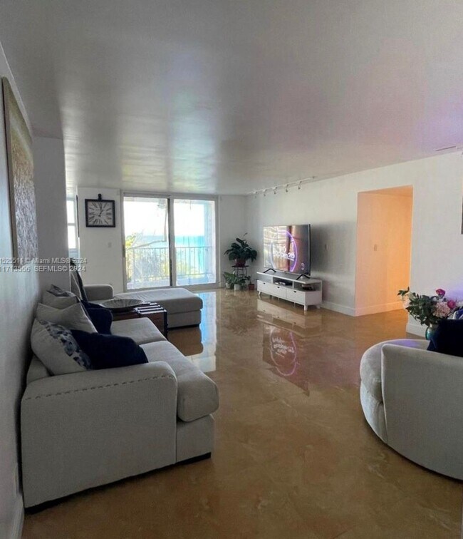 Building Photo - Beautiful 2-Bedroom, 2-Bathroom Apartment with Direct Ocean Views.