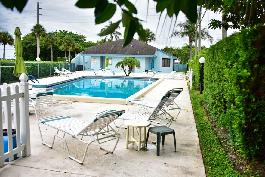 Building Photo - 950 S Kanner Hwy
