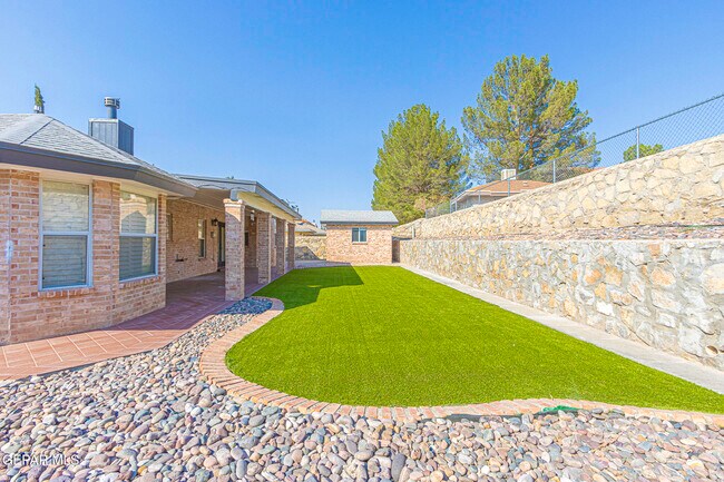 Building Photo - 2266 Nancy McDonald Dr