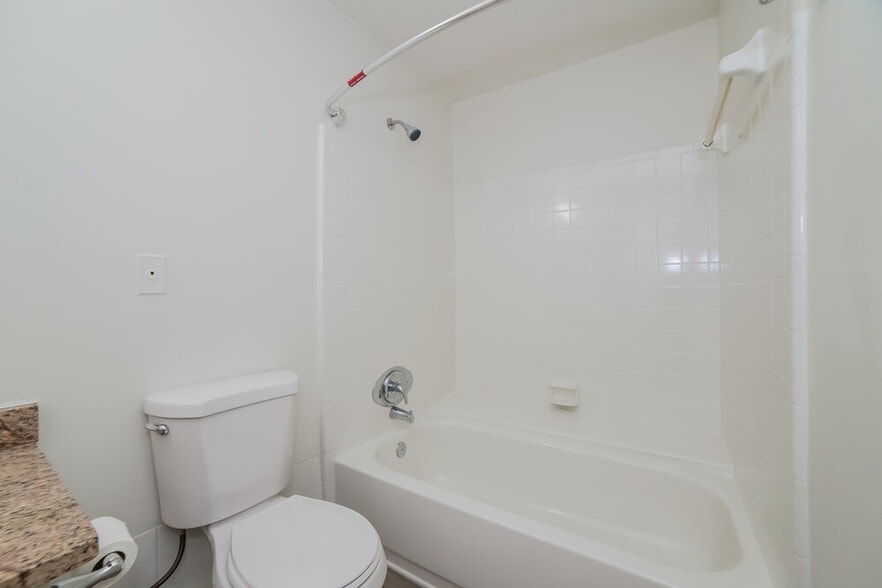 Building Photo - 4749 Jamerson Forest Cir