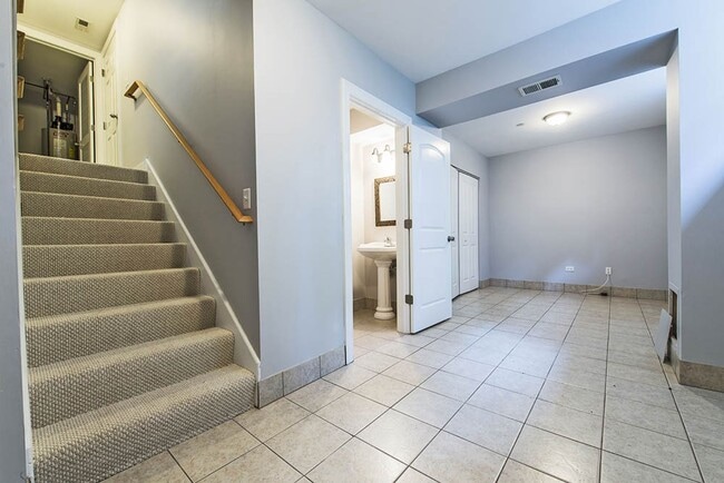 Building Photo - 3601 w 53rd ST Chicago, IL 60632