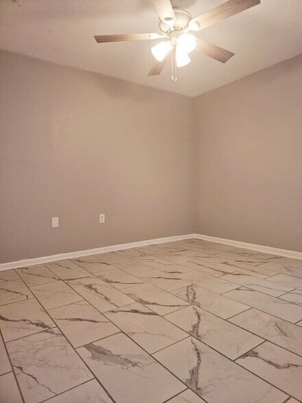 Building Photo - 230 Lanier Dr