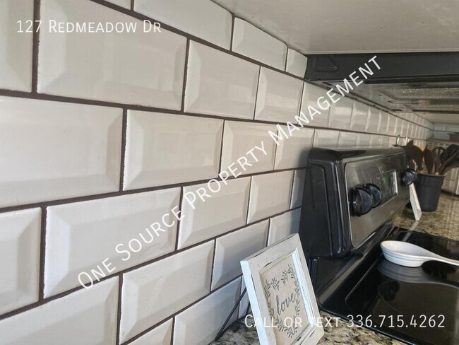 Building Photo - 127 Redmeadow Dr