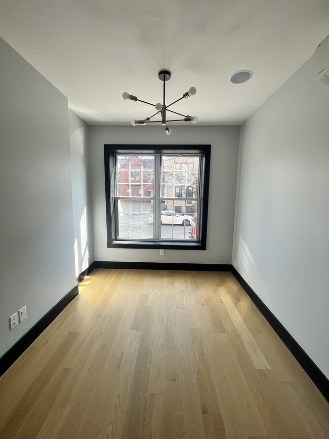 41 Van Wagenen 1R - 46 Van Wagenen Ave