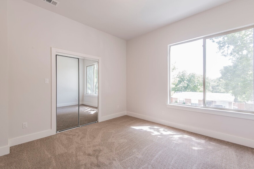Building Photo - 8718 Boundbrook Ave