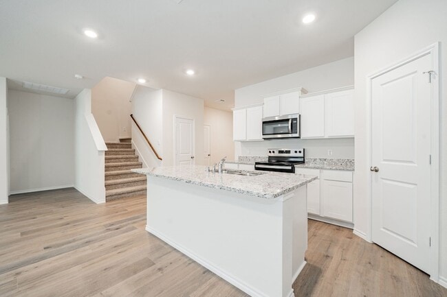 Building Photo - 2110 Thornton Dr