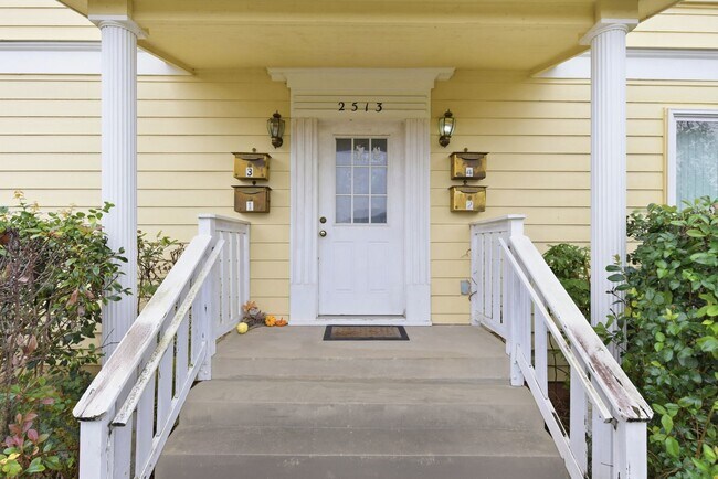 Building Photo - 2513 Shakespeare St