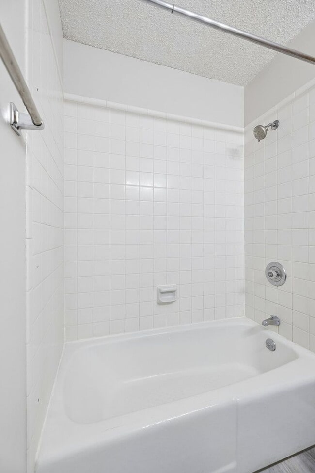 Building Photo - Downtown 2 bedroom Condo!