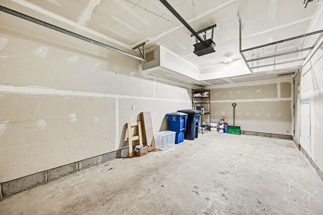 Building Photo - 2878 Barclay Wy