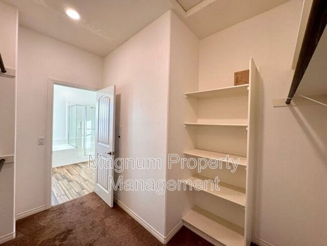 Building Photo - 40372 Calle Real