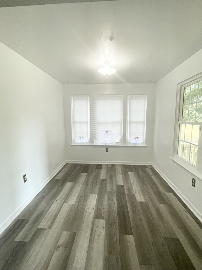 Dining Area - 2010 Alice Ave