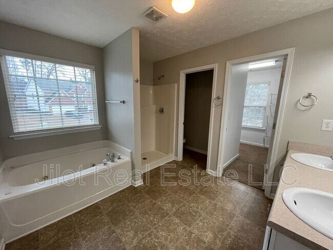 Building Photo - 700 Yukon Way