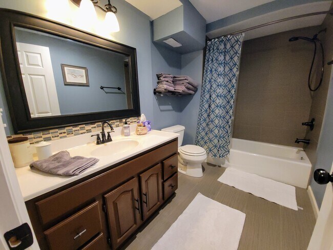 Building Photo - 3831 Apache Ct W