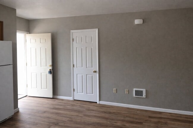 Building Photo - 506 Waukesha Ave