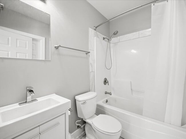 Building Photo - 2325 Shady Ln