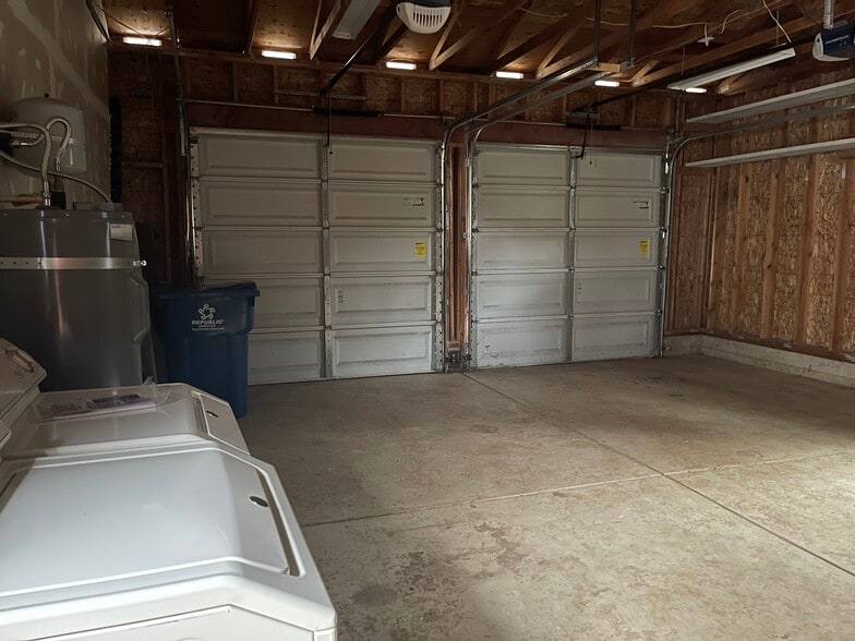 Building Photo - 255 Southview Pl S