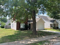 Building Photo - 1111 Delander Ln