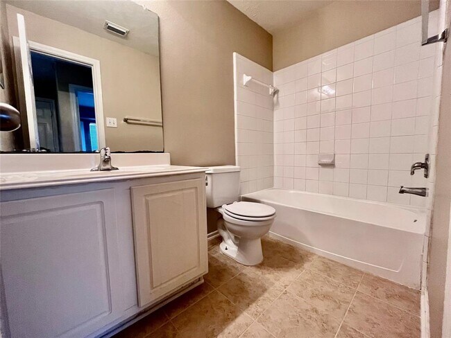 Building Photo - 2811 Hackamore Hollow Ln