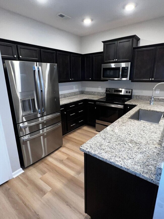 Building Photo - Modern Comfort & Style in a Prime Location...